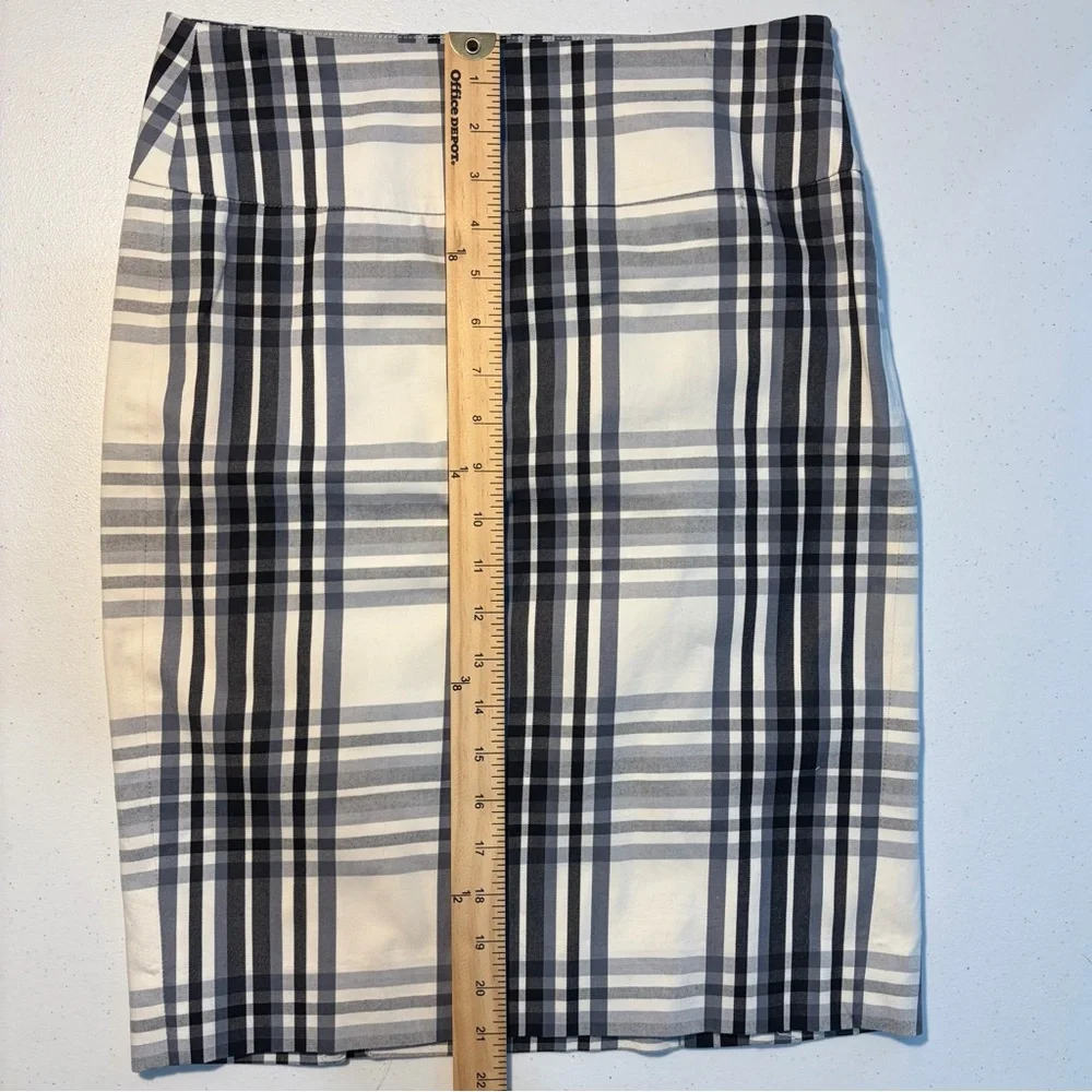 Club Monaco B&W Plaid Pencil Skirt - Picture 5 of 7